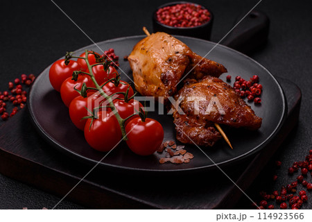 Juicy chicken kebab with salt, spices and herbs 114923566