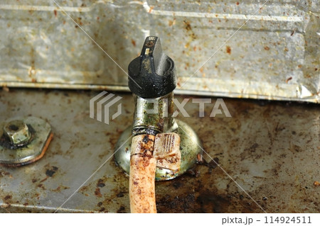 油で汚れたガス栓 114924511