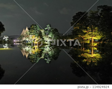 金沢 兼六園 紅葉夜景ライトアップ 金沢 兼六園 紅葉夜景ライトアップ 114924924