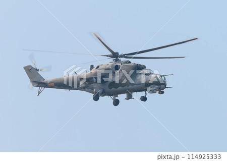 Mi-24ハインド攻撃ヘリコプター側面 114925333