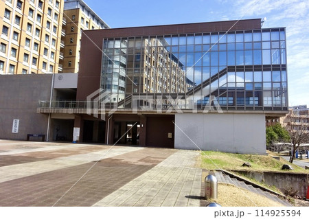 九州大学伊都キャンパス工学部講義棟 114925594