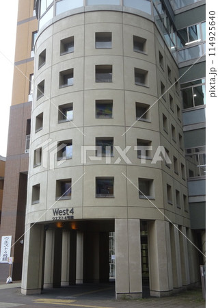 九州大学伊都キャンパス工学部 講義棟 九州大学伊都キャンパス工学部 講義棟 114925640