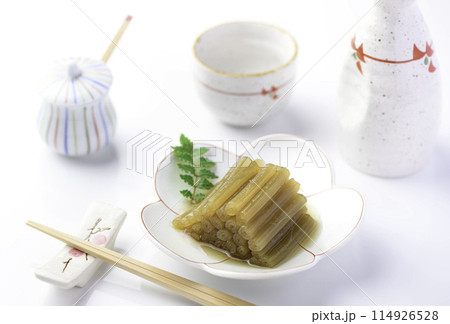 春の山菜料理 ふきの煮物(白バック) 春の山菜料理 ふきの煮物(白バック) 114926528