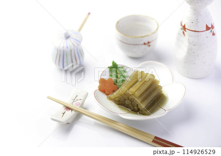 春の山菜料理 ふきの煮物(白バック) 春の山菜料理 ふきの煮物(白バック) 114926529