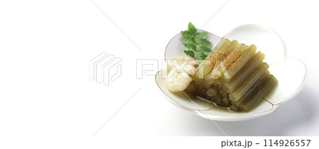 春の山菜料理　ふきの煮物（白バック） 114926557