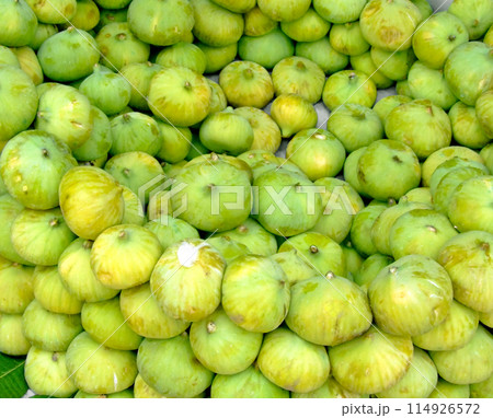 Green figs Green figs 114926572