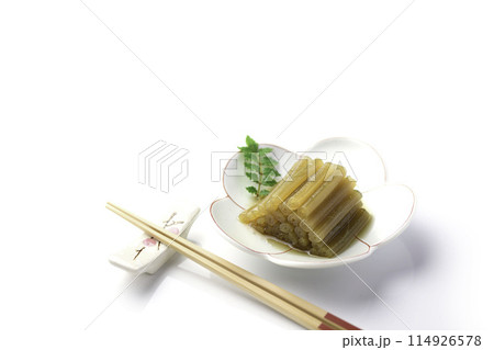 春の山菜料理 ふきの煮物(白バック) 春の山菜料理 ふきの煮物(白バック) 114926578