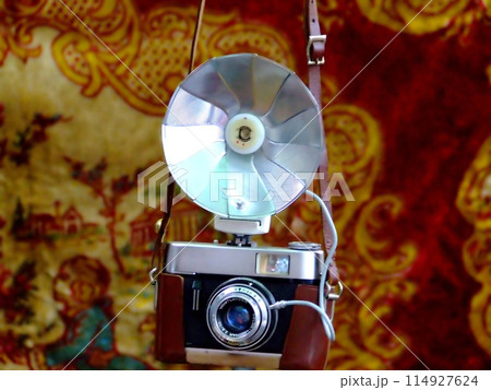 Antique photo camera 114927624