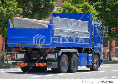 ダンプトラック 114927681