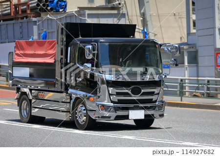ダンプトラック 114927682