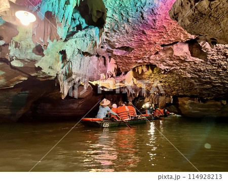 古都ホアルーで見た美しいムア洞窟 古都ホアルーで見た美しいムア洞窟 114928213