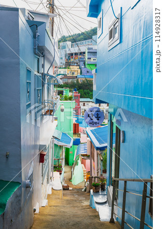 釜山　甘川文化村の生活通路 114928317