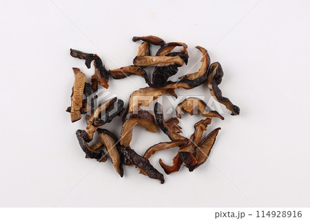 Shiitake Mushrooms isolated on white background 114928916