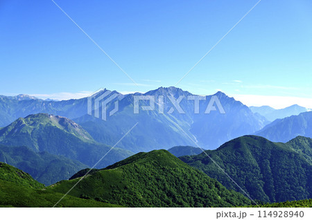 朝の乗鞍大黒岳から見た槍、穂高岳(撮影地:乗鞍、大黒岳) 朝の乗鞍大黒岳から見た槍、穂高岳(撮影地:乗鞍、大黒岳) 114928940
