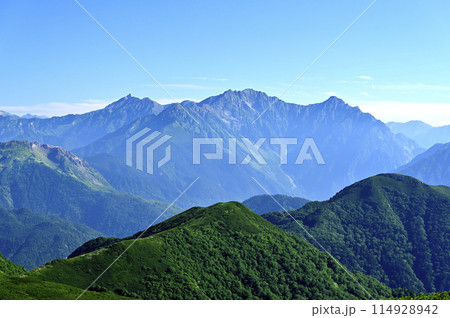 朝の乗鞍大黒岳から見た槍、穂高岳（撮影地：乗鞍、大黒岳） 114928942