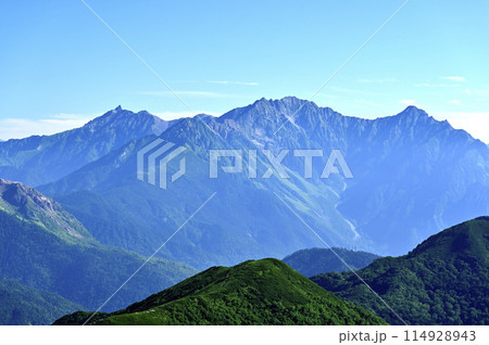 朝の乗鞍大黒岳から見た槍、穂高岳（撮影地：乗鞍、大黒岳） 114928943