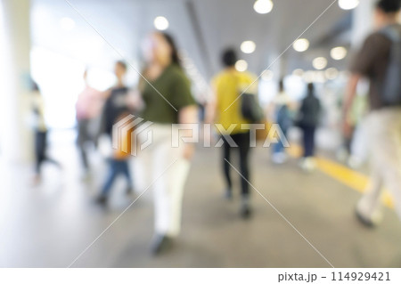 繁華街の背景ぼかし 114929421