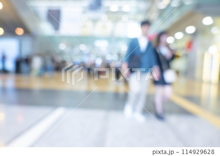 繁華街の背景ぼかし 114929628