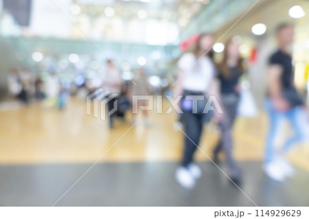繁華街の背景ぼかし 114929629