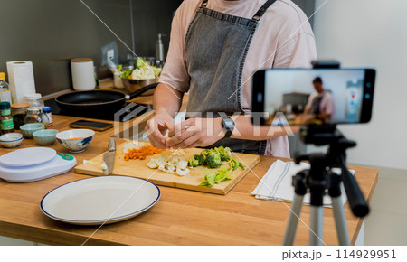 The chef is broadcasting live from workshop how to prepare a vegetarian lentils soup The chef is broadcasting live from workshop how to prepare a vegetarian lentils soup 114929951