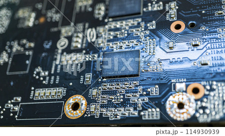 半導体チップ電子部品のイメージ 半導体チップ電子部品のイメージ 114930939