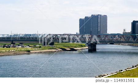 the bridge across the river 114931501