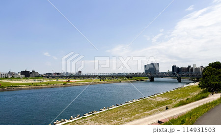 river in the city 114931503