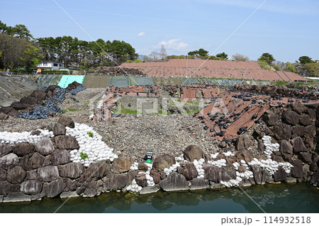 発掘調査中の駿府城天守台 114932518