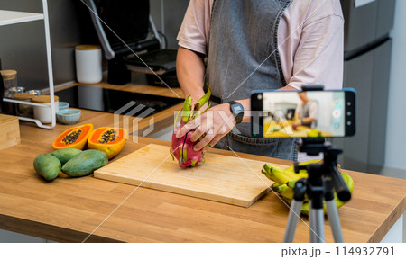 The chef is broadcasting live from workshop how to cuts and peels dragon fruit The chef is broadcasting live from workshop how to cuts and peels dragon fruit 114932791