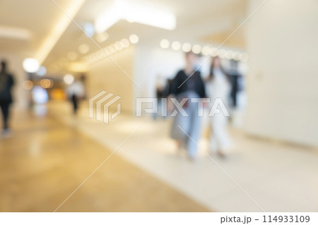 繁華街の背景ぼかし 114933109