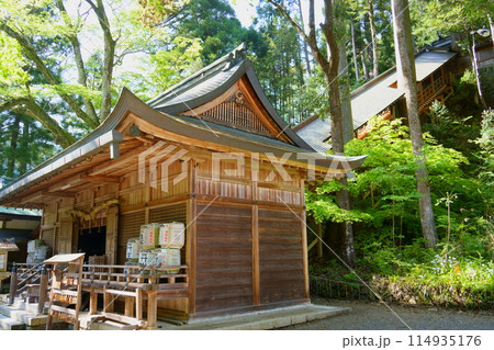 丹生川上神社下社の拝殿と屋根付き階(奈良県吉野郡下市町) 丹生川上神社下社の拝殿と屋根付き階(奈良県吉野郡下市町) 114935176