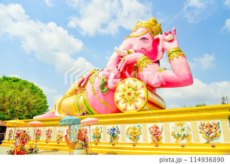 ピンクガネーシャ像で有名なワット・サマーン・ラッタナーラームの美しい風景 114936890