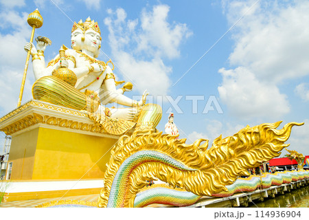 ピンクガネーシャ像で有名なワット・サマーン・ラッタナーラームの美しい風景 ピンクガネーシャ像で有名なワット・サマーン・ラッタナーラームの美しい風景 114936904