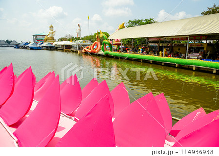 ピンクガネーシャ像で有名なワット・サマーン・ラッタナーラームの美しい風景 114936938