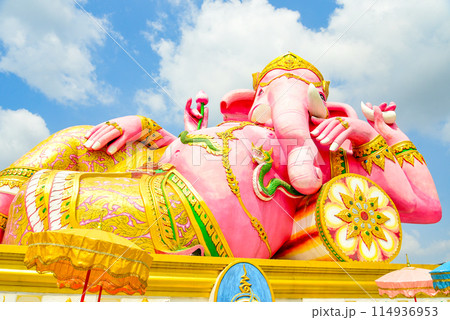 ピンクガネーシャ像で有名なワット・サマーン・ラッタナーラームの美しい風景 114936953