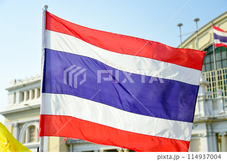 タイ王国の国旗が風になびいている風景 タイ王国の国旗が風になびいている風景 114937004