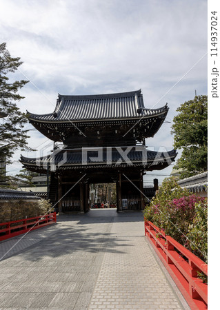 兵庫県／中山寺の山門と参道（2024年4月13日撮影） 114937024
