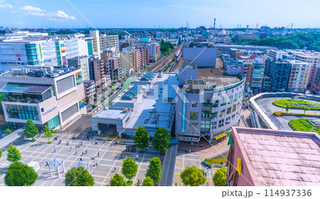 日本の横浜都市景観 センター北駅やセンター南駅（画面奥）などを望む 114937336