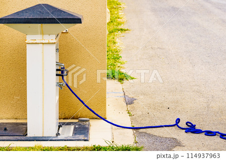 Caravan service. Refilling camper rv water tank. Caravan service. Refilling camper rv water tank. 114937963