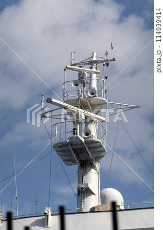 The mast of a large yacht with navigation equipment bottom view The mast of a large yacht with navigation equipment bottom view 114939414