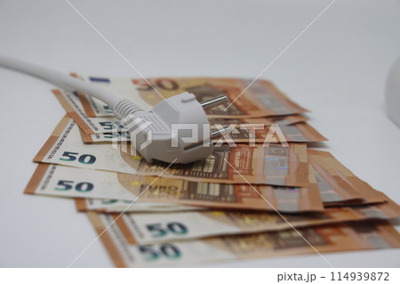 White electric cable and banknotes, expensive electricity, saving electricity. 114939872