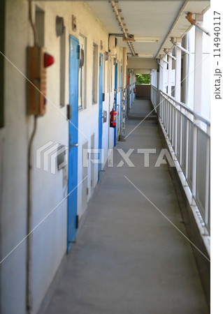 都営住宅の開放廊下 都営住宅の開放廊下 114940117