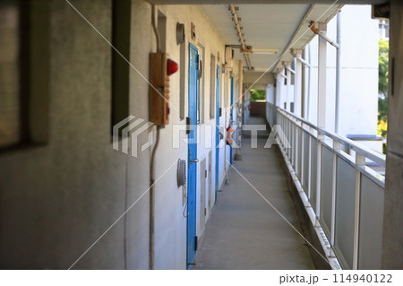 都営住宅の開放廊下 都営住宅の開放廊下 114940122