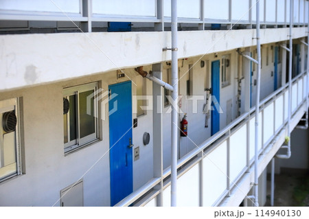 都営住宅の開放廊下 都営住宅の開放廊下 114940130