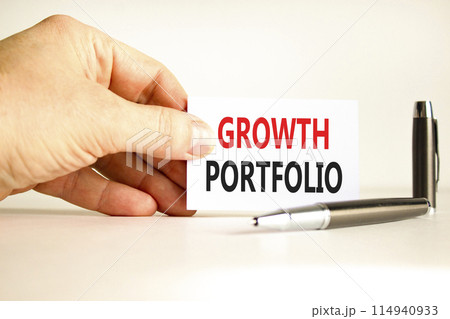 Growth portfolio symbol. Concept words Growth portfolio on beautiful white paper. Beautiful white background. Businessman hand. Business Growth portfolio concept. Copy space. 114940933