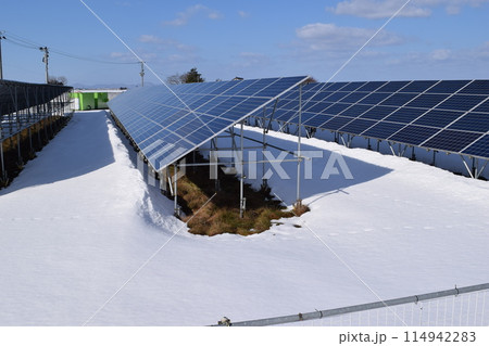 雪国のソーラーパネル 114942283