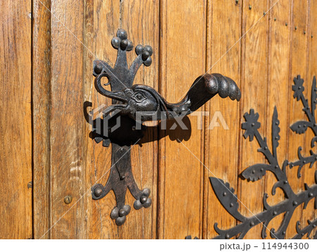 Retro vintage door handle close up. Old wooden door with beautiful retro door knobs in the shape of a ducks head and wing. Selective focus. Retro vintage door handle close up. Old wooden door with beautiful retro door knobs in the shape of a ducks head and wing. Selective focus. 114944300