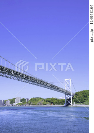 本州と九州を繋ぐ関門橋 本州と九州を繋ぐ関門橋 114948164