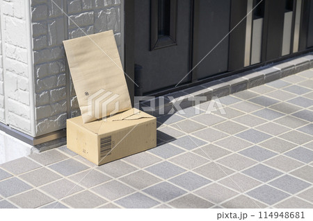 玄関に届いた商品（置き配） 114948681