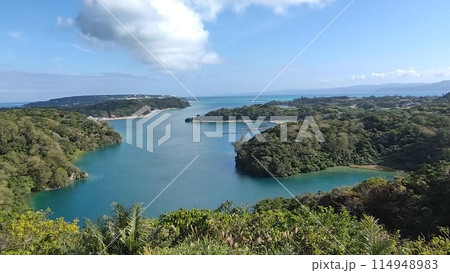 展望所から望む運天港と古宇利大橋 114948983